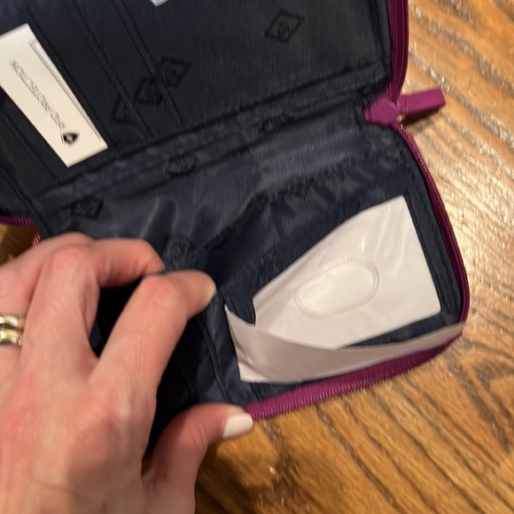 Very Bradley Iconic RFID All-in-One Crossbody/Wristlet Dream Tapestry print - Picture 10 of 11